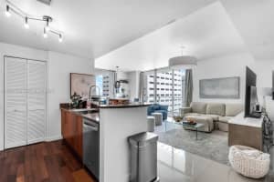 300 S Biscayne Blvd T-2416 Miami, FL 33131 - MLS#A12001529