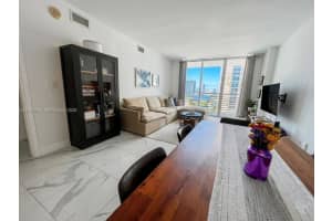 335 S Biscayne Blvd 3300, Miami