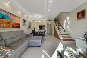 1305 W 53rd St 429, Hialeah