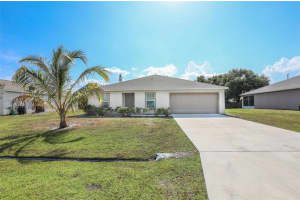 2352 SE Surrey Pl, Port St. Lucie, FL 34952, - MLS#A12001637