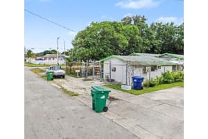 2106 Nw 70th St, Miami