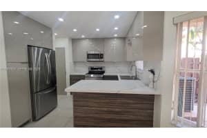 213 E Forest Oak Cir 213, Davie