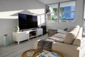 16565 NE 26th Ave APT 3C, North Miami Beach, FL 33160, - MLS#A12001776