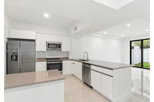 N Oak Pl, Dania Beach, FL 33314, - MLS#A12001782