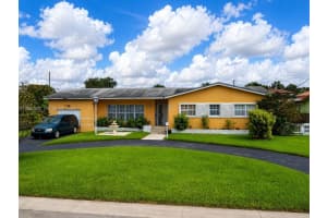 6895 Sw 16th St, Miami