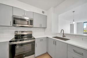 501 Sw 1st St 502, Miami