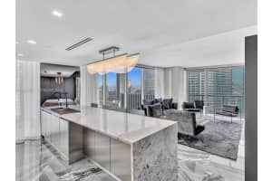 475 Brickell Ave 2715, Miami