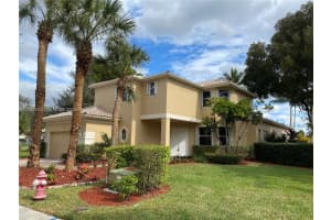 2486 Bay Isle Dr, Weston