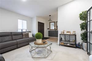 1030 Nw 95th Ter, Plantation