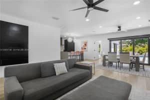 811 Ne 17th Ct Fort Lauderdale, FL 33305 - MLS#A12002138