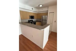 8070 N Nob Hill Rd 205, Tamarac