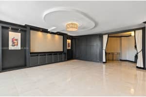 21050 Point Pl 403, Aventura