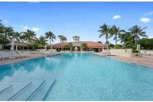20000 E Country Club Dr 906, Aventura