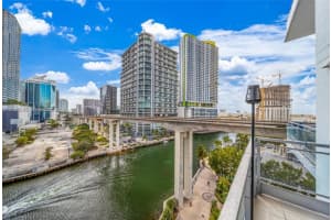 92 Sw 3rd St 902, Miami