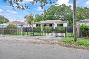 3249 Nw 51st St, Miami