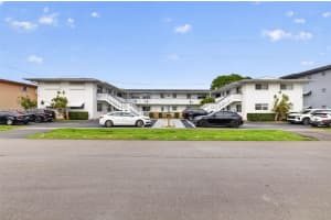 419 S Crescent Dr APT 4, Hollywood, FL 33021, - MLS#A12002281
