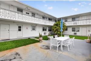 419 S Crescent Dr APT 4, Hollywood, FL 33021, - MLS#A12002281