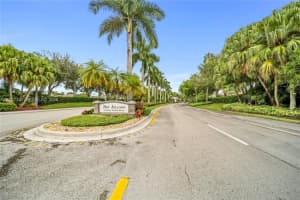1115 Camellia Cir, Weston