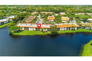 390 Lakeview Dr 102, Weston