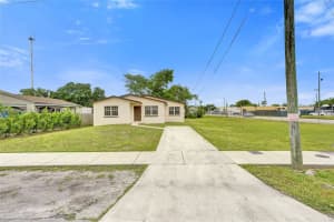 5532 Sw 22nd St, West Park