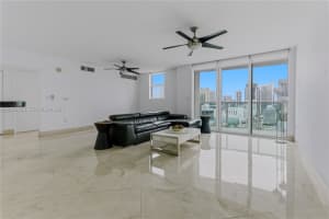 31 SE 5th St APT 2301, Miami, FL 33131, - MLS#A12002525