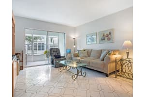 4806 NW 36th St APT 515, Lauderdale Lakes, FL 33319, - MLS#A12002552