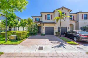 10371 W 32nd Ln, Hialeah