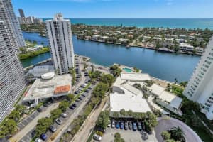 20281 E Country Club Dr 2104, Aventura