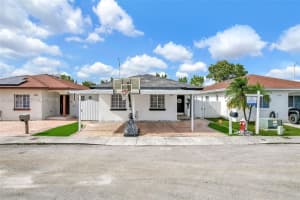 1381 W 30th St, Hialeah