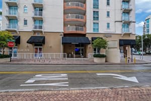 7290 Sw 90th St 403, Miami