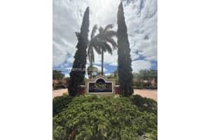 10318 Fox Trail Rd S APT 411, West Palm Beach, FL 33411, - MLS#A12002817
