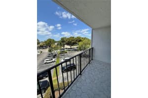 1000 Parkview Dr 407, Hallandale Beach