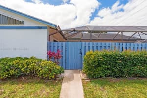 504 Timberlane Cir, Green Acres