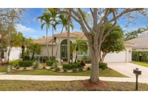 2614 Oakbrook Ct 2614, Weston