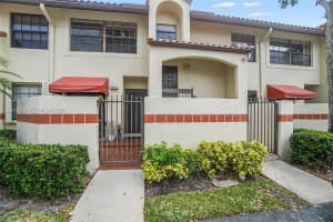 906 Republic Ct, Deerfield Beach