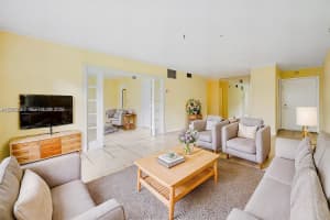 124 NE 19th Ct APT 114B, Wilton Manors, FL 33305, - MLS#A12003097