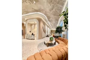 77 Se 5th St 2305, Miami