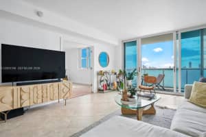 7501 E Treasure Dr, North Bay Village, FL 33141, - MLS#A12003196