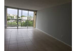 8840 Fontainebleau Blvd 402, Miami