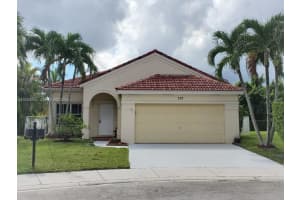 777 Tanglewood Cir, Weston