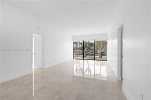 3731 N Country Club Dr 124, Aventura