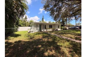 5765 SW 48th St, Miami, FL 33155, - MLS#A12003322