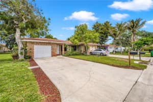 8135 Nw 39th St Coral Springs, FL 33065 - MLS#A12003399