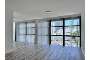 800 Parkview Dr 522, Hallandale Beach