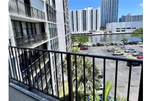 800 Parkview Dr APT 522, Hallandale Beach, FL 33009, - MLS#A12003419