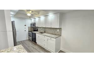 18051 Biscayne Blvd 802, Aventura