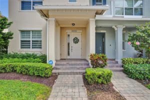 4002 Poinciana Ln, Hollywood