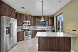 245 Nw 207th Ter, Pembroke Pines