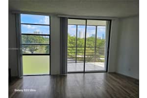 20400 W Country Club Dr 508, Aventura