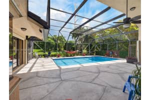 1025 Creekford Dr, Weston